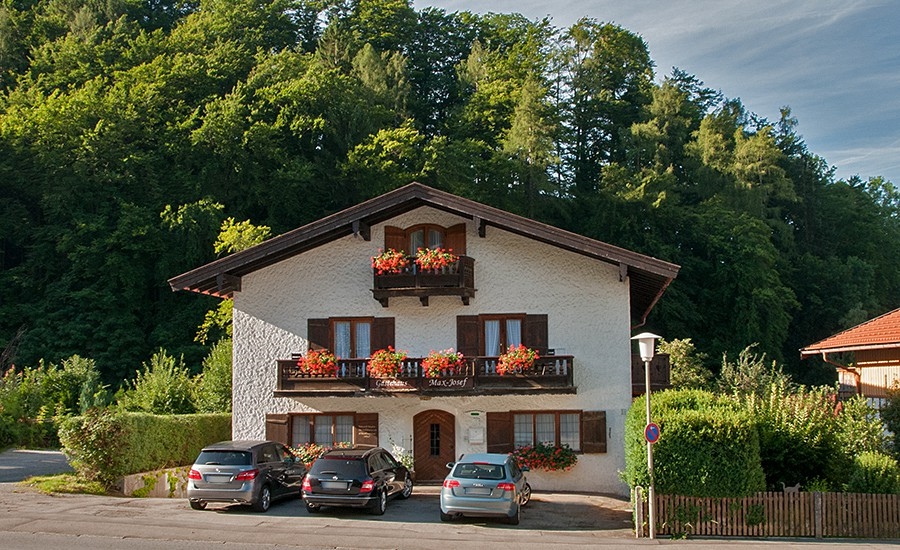 Max-Josef - Fam. Polano Logo