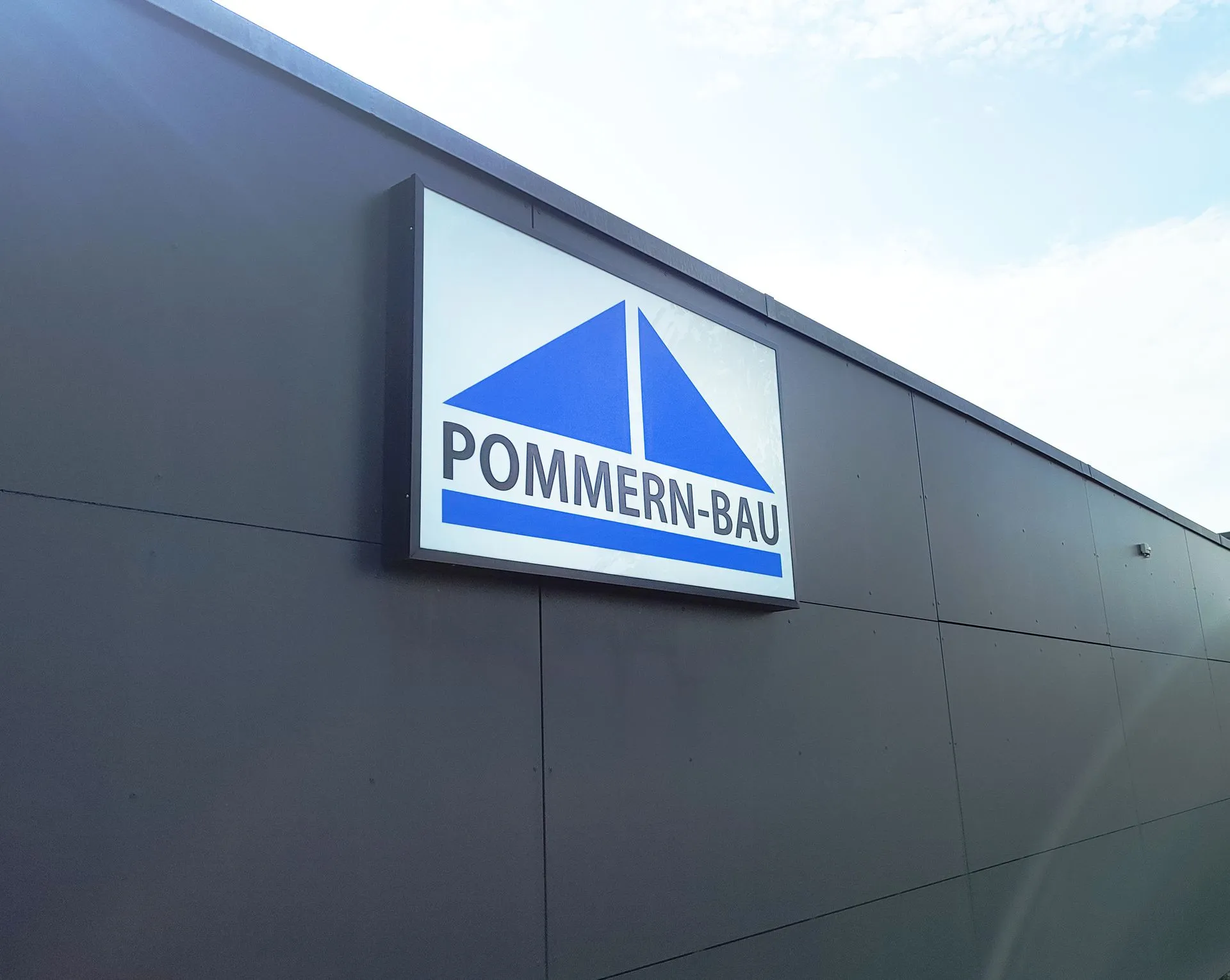Pommern-Bau GmbH Logo