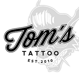 TOM'S TATTOO & PIERCING | München Logo